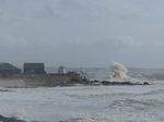 LZ01238 Big wave at Porthcawl lighthouse.jpg